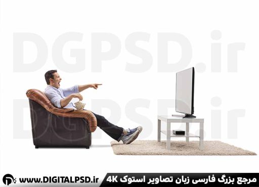 عکس مرد در حال تماشای تلویزیون 