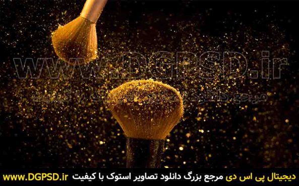 عکس براش آرایشی با پودر آرایشی طلایی