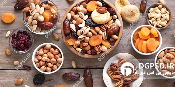 عکس آجیل و خشکبار با زمینه چوبی